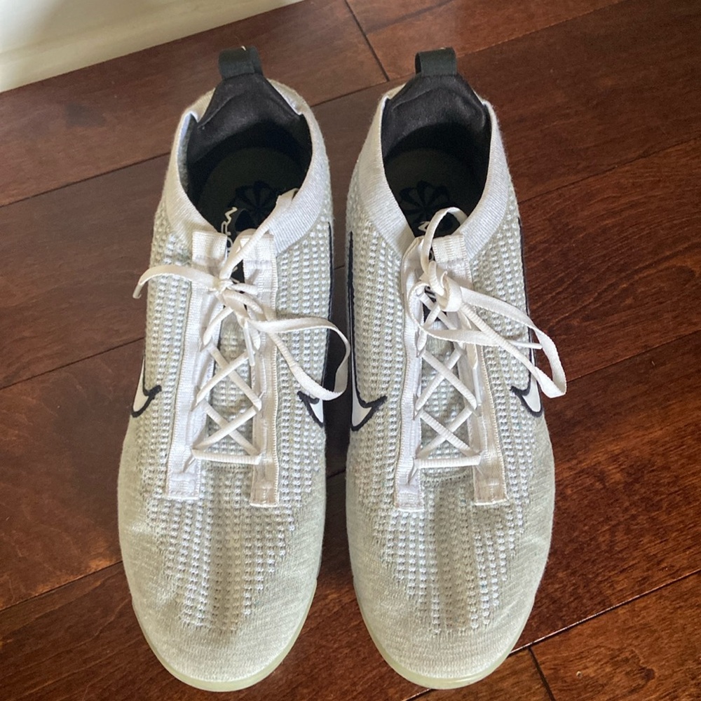 Nike vapor max 2021 in white and grey